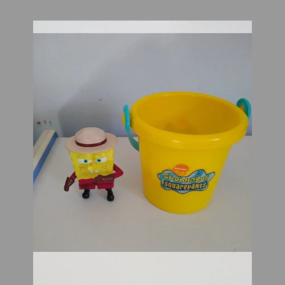 SpongeBob Square Pants Pail & SpongeBob Square Pants Figurines Used